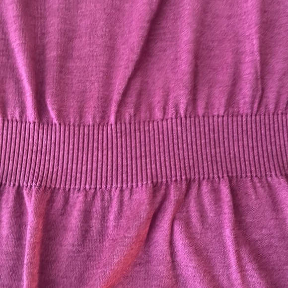 Valentino Fuscia Cashmere sleeveless sweater top with pearl buttons Size 42/6 - Picture 8 of 8